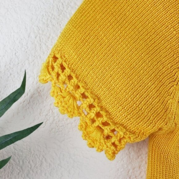 Vintage 70s Style Crocheted Boho Yellow Knit Top Button Front Short Sleeve - Picture 9 of 11